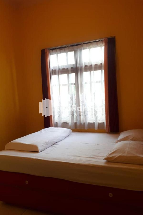 Bromo Indah Lestari Homestay Mitra Reddoorz Pasuruan Exterior photo