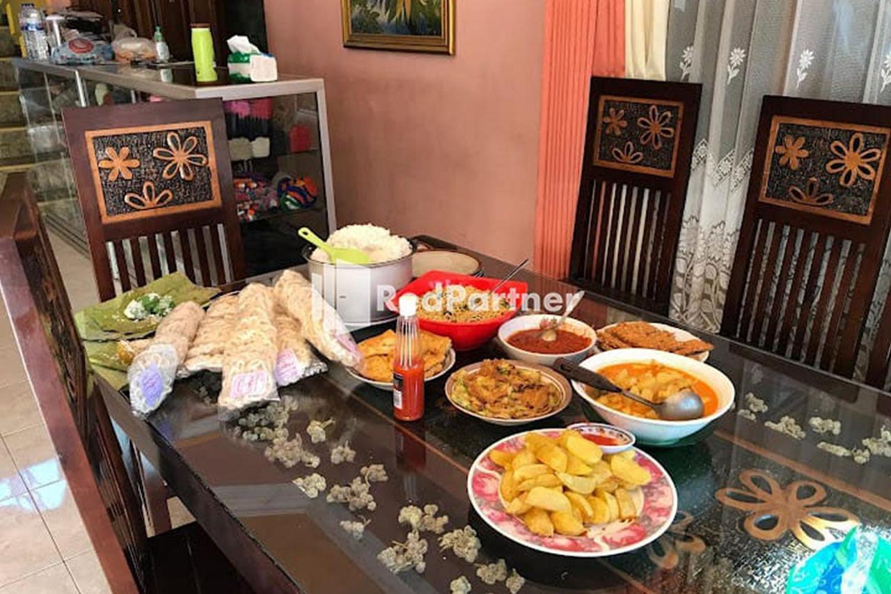 Bromo Indah Lestari Homestay Mitra Reddoorz Pasuruan Exterior photo